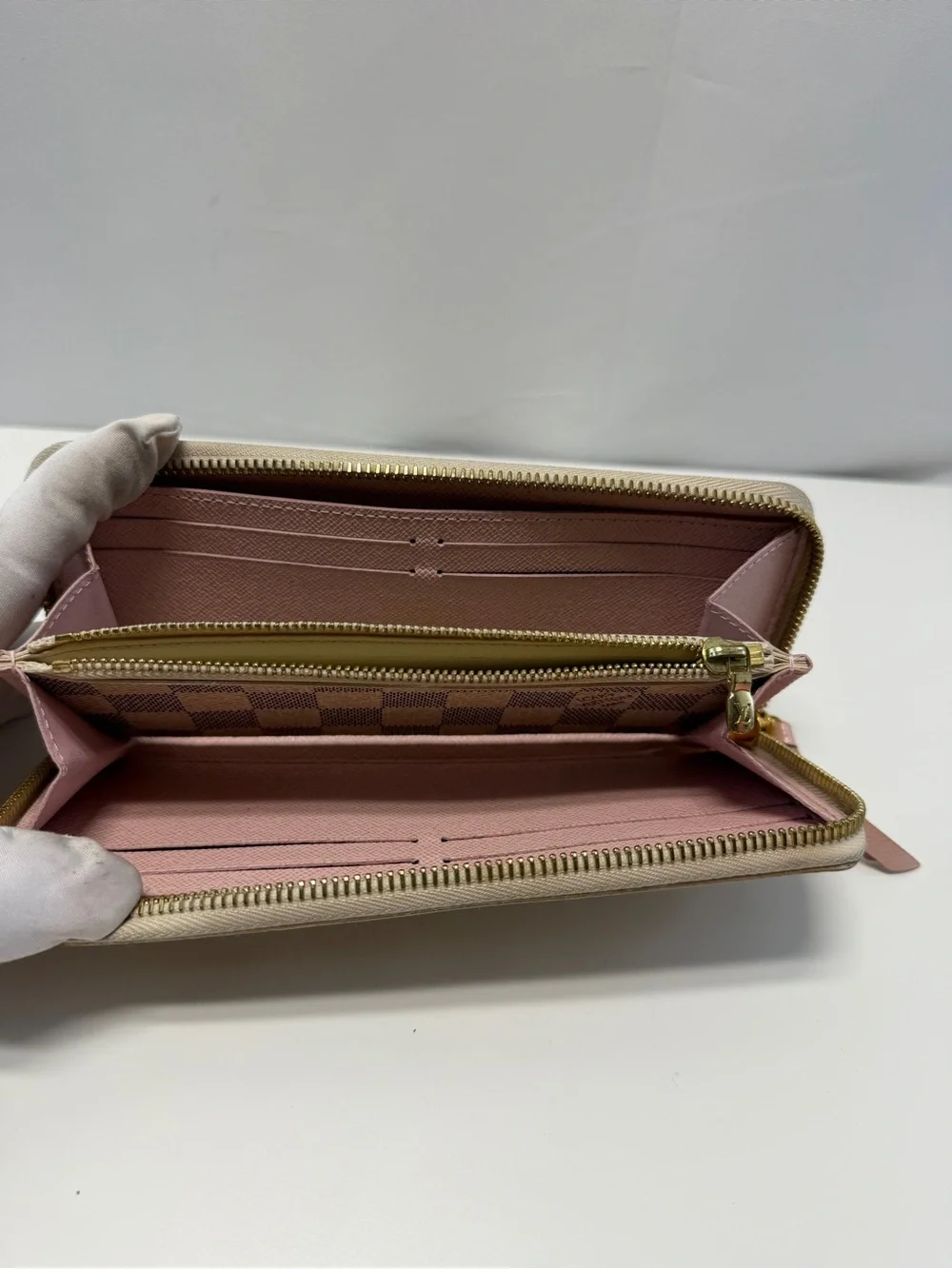 Louis Vuitton elegant zip